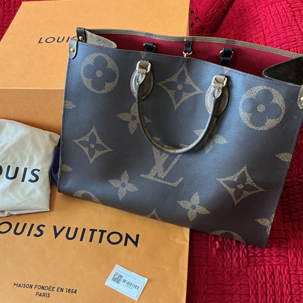 LOUIS VUITTON On The Go GM Large Monogram Tote w Original Dustbag and Shop Bag